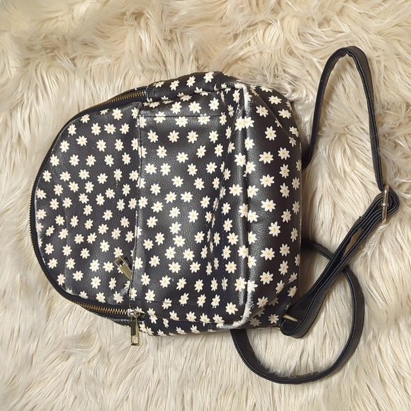 Handbags - Small black white daisy flower backpack
